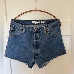 RE/DONE Levi’s cut off denim shorts size 27 PO# 5774 Style# 1007HRS Indigo color